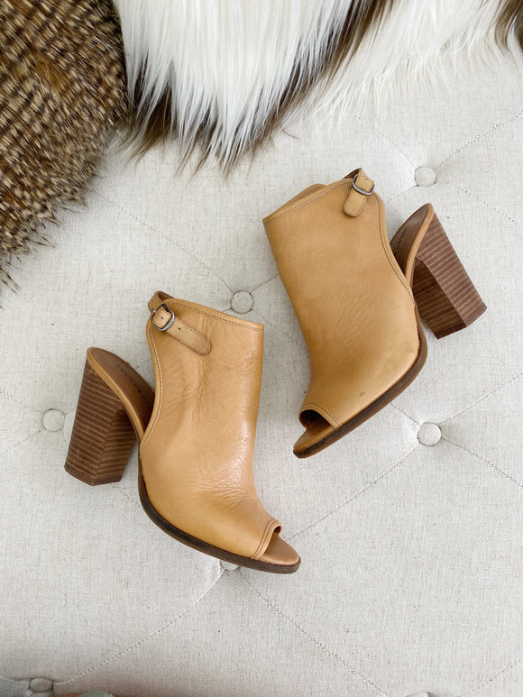 Lucky Brand Lisza Booties in Sesame size 7.5
