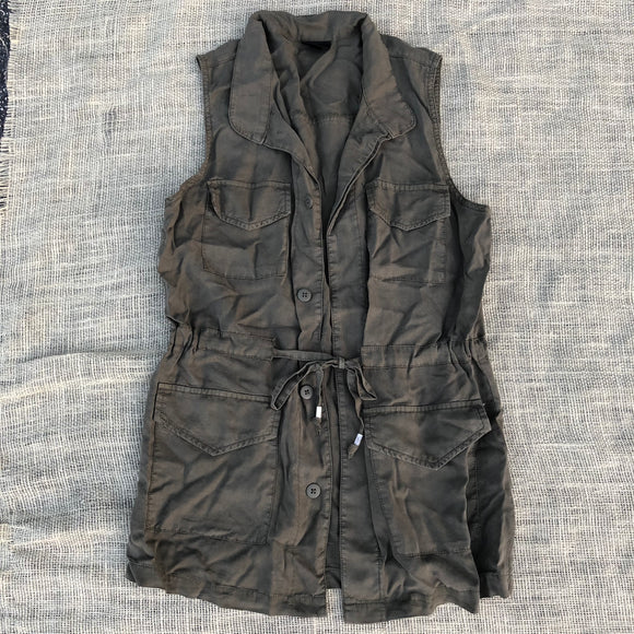 The Adventure Awaits Vest - Small