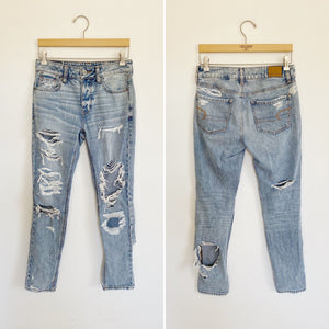 American Eagle Tom Girl Distressed Jeans 2L