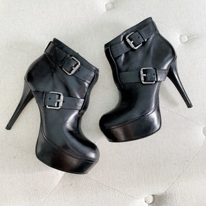 Pour La Victoire Leather Heel Booties size 8