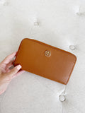 Tory Burch zip-up Wallet