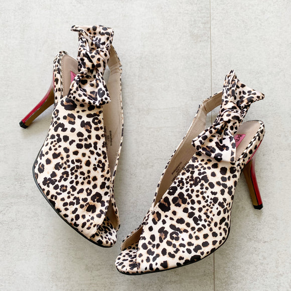 Betsey Johnson Leopard Bow Red Heels 7